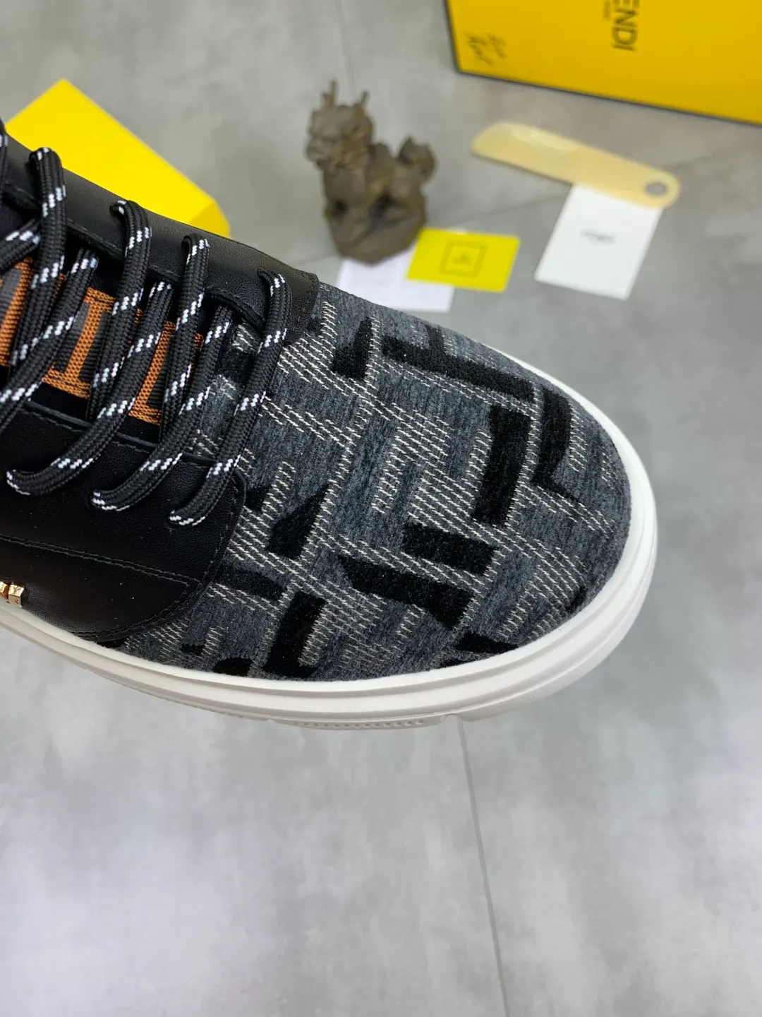 ​Men's shoes 💰P400 💰[New style] little monster 🆘 New FENDI (Fendi) new style 🕶️🕶️Simple routing effect, showing an elegant and cool driving shoe 🎬Using imported calfskin + first-layer pigskin lining🐂Excellent material🎬Detailed workmanship 🤗Comfortable foot feel➰➰. ​Pair it with any outfit to show your taste and temperament, low-key luxury ♻️Design ​simple and elegant ​noble and fashionable 🍃​Very loved and favored by trendy men 💓❤️size: 38-44 2️⃣colors available